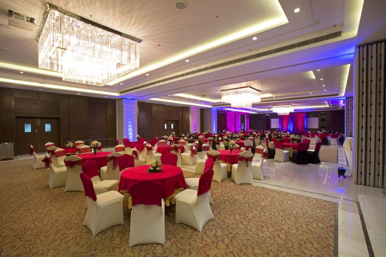 Royal Tulip Luxury Hotel, Kufri, Shimla Exterior foto